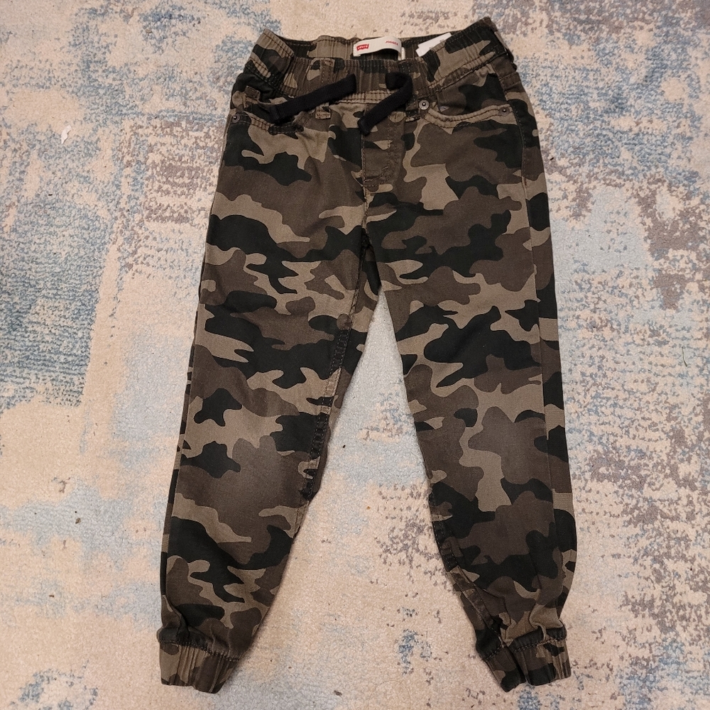 Levi’s army fatigue joggers toddler.